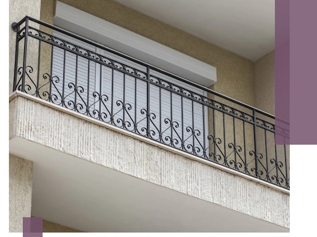 Балконные ограждения из металла и стекла в Камне-на-Оби для домов